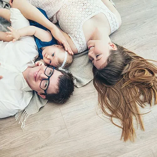 laminate-inspiration-landingpage Family laying on floor | Pierce Carpet Mill Outlet